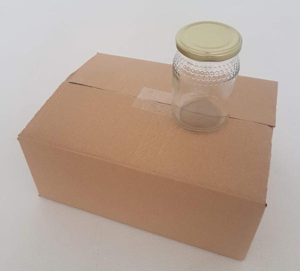 Karton Honiggläser mit Metalldeckel, 40 Gläser à 500 g.